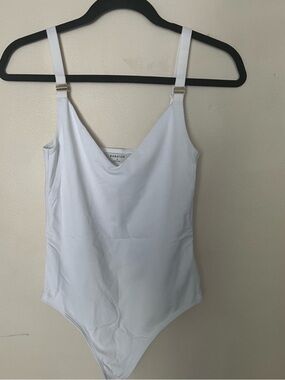 Babaton Aritzia Contour Bodysuit, size L